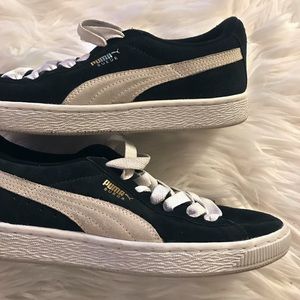 Puma suede sneakers black white size 6.5